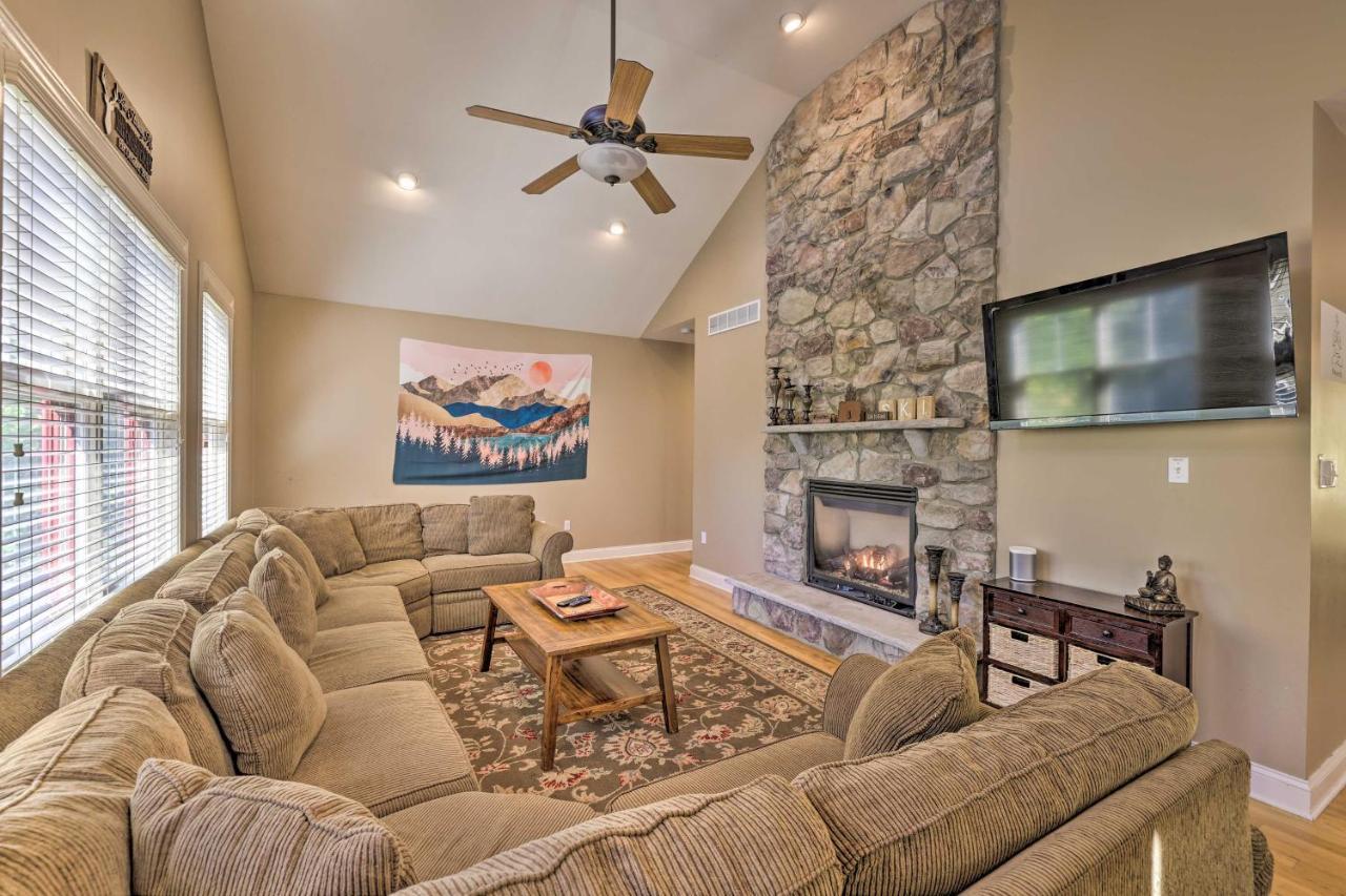 Lake Harmony Home With Hot Tub Less Than Half Mi To Ski! Exterior photo