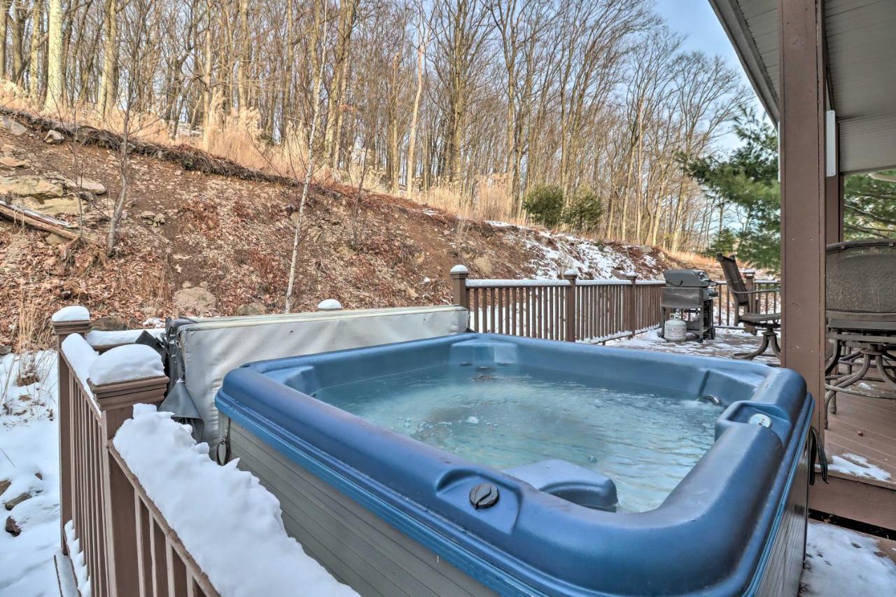 Lake Harmony Home With Hot Tub Less Than Half Mi To Ski! Exterior photo
